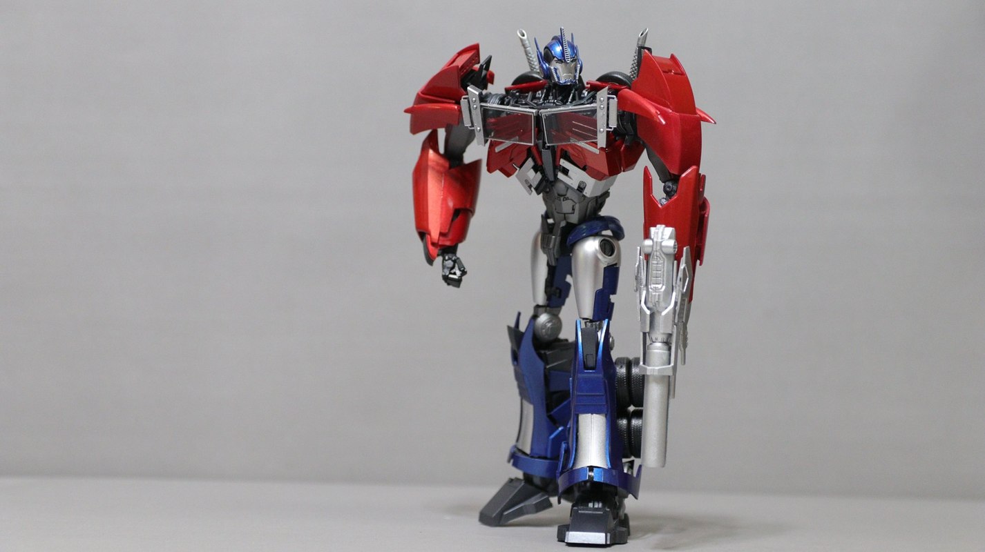 Iron Warrior IW-05 Pioneer Unofficial Optimus Prime In-Hand